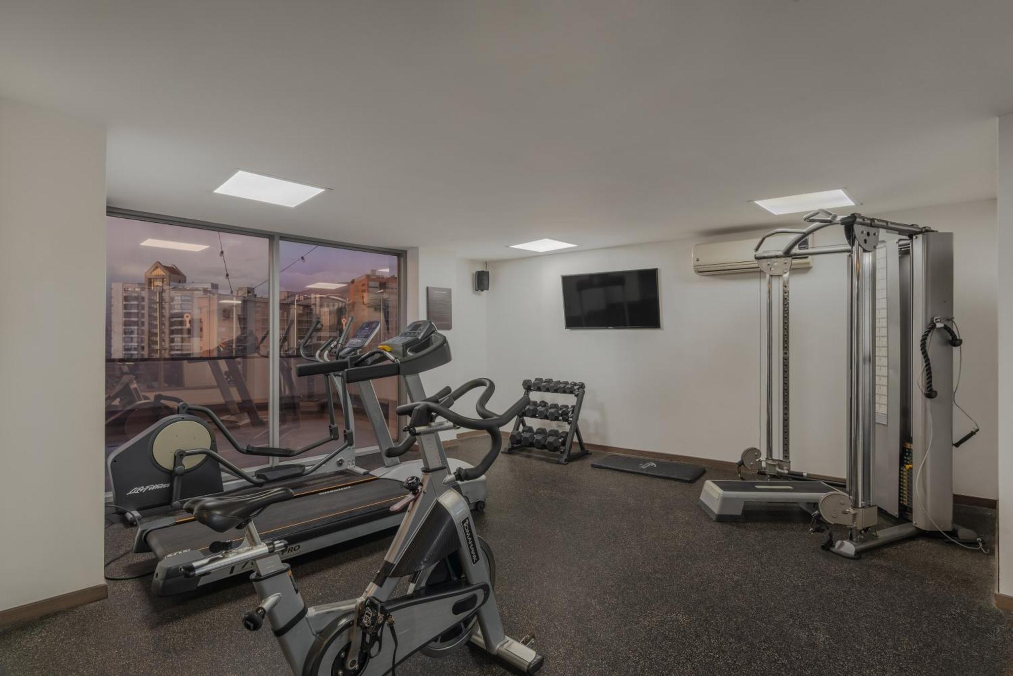 Sites Hotel 메딜린 외부 사진 The gym at the hotel