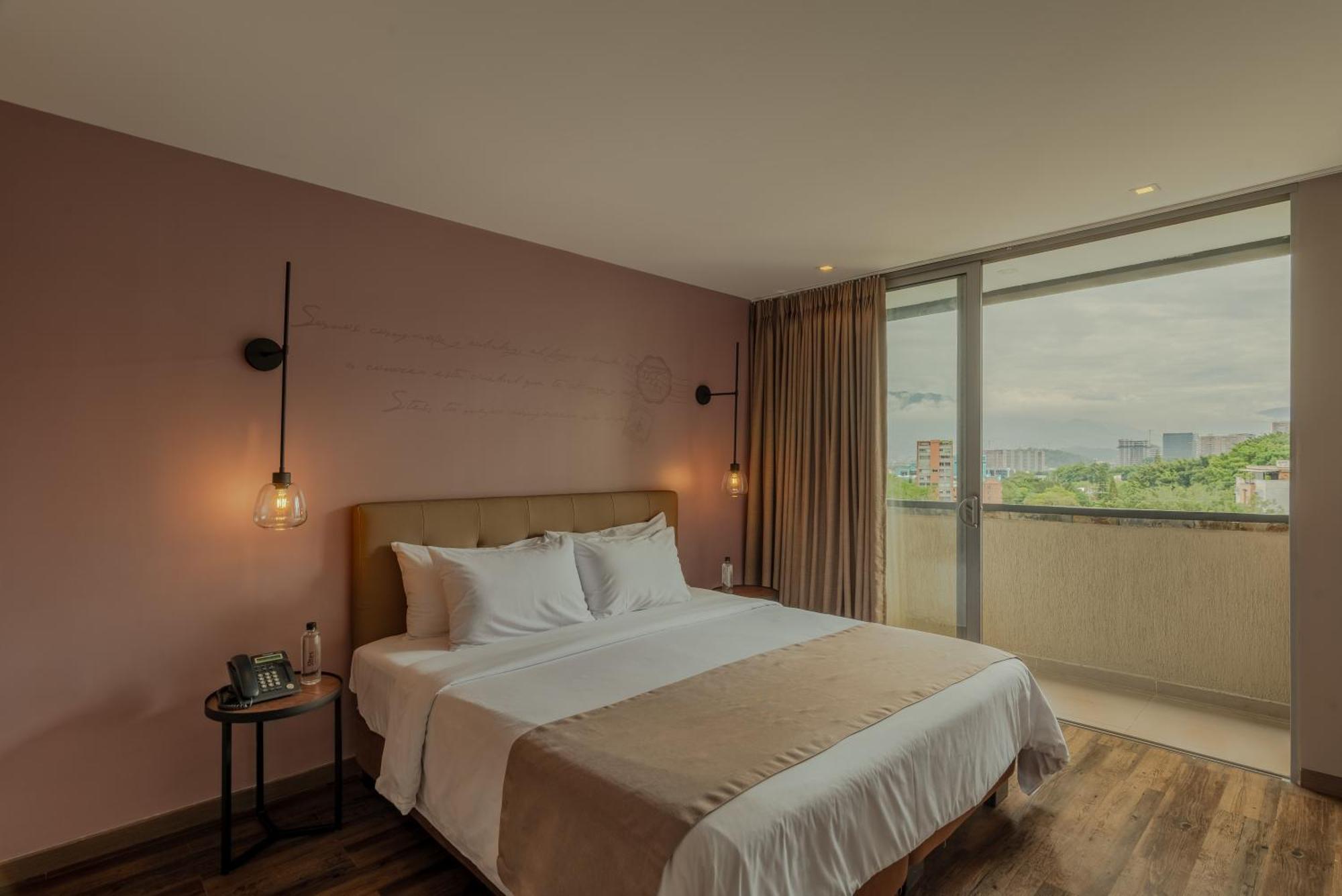 Sites Hotel 메딜린 외부 사진 A bedroom at the hotel