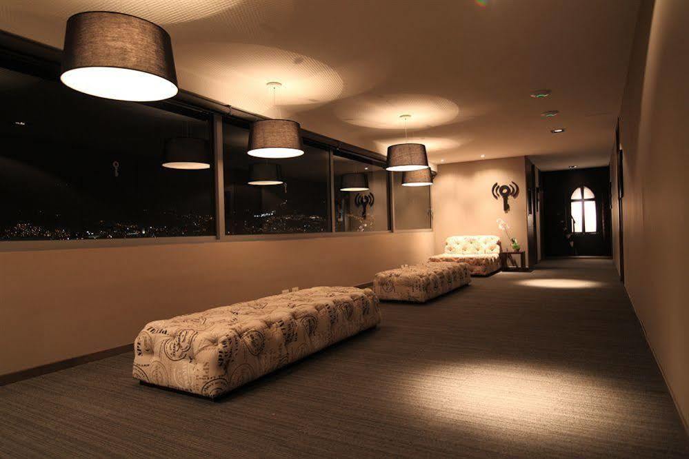 Sites Hotel 메딜린 외부 사진 The interior of the hotel