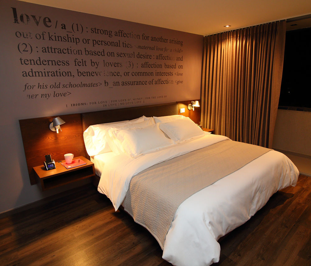 Sites Hotel 메딜린 외부 사진 A bedroom at the hotel