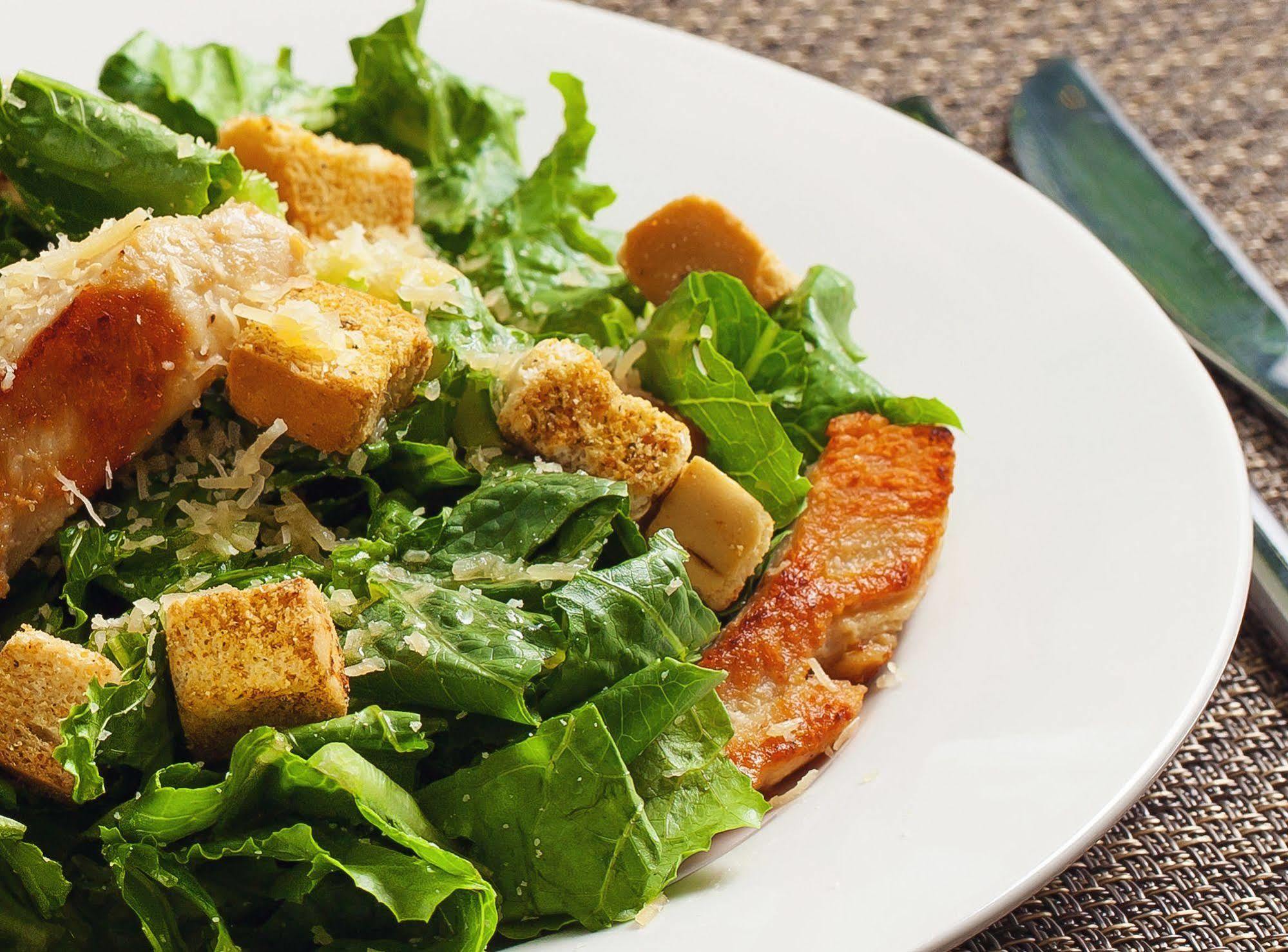 Sites Hotel 메딜린 외부 사진 Caesar salad