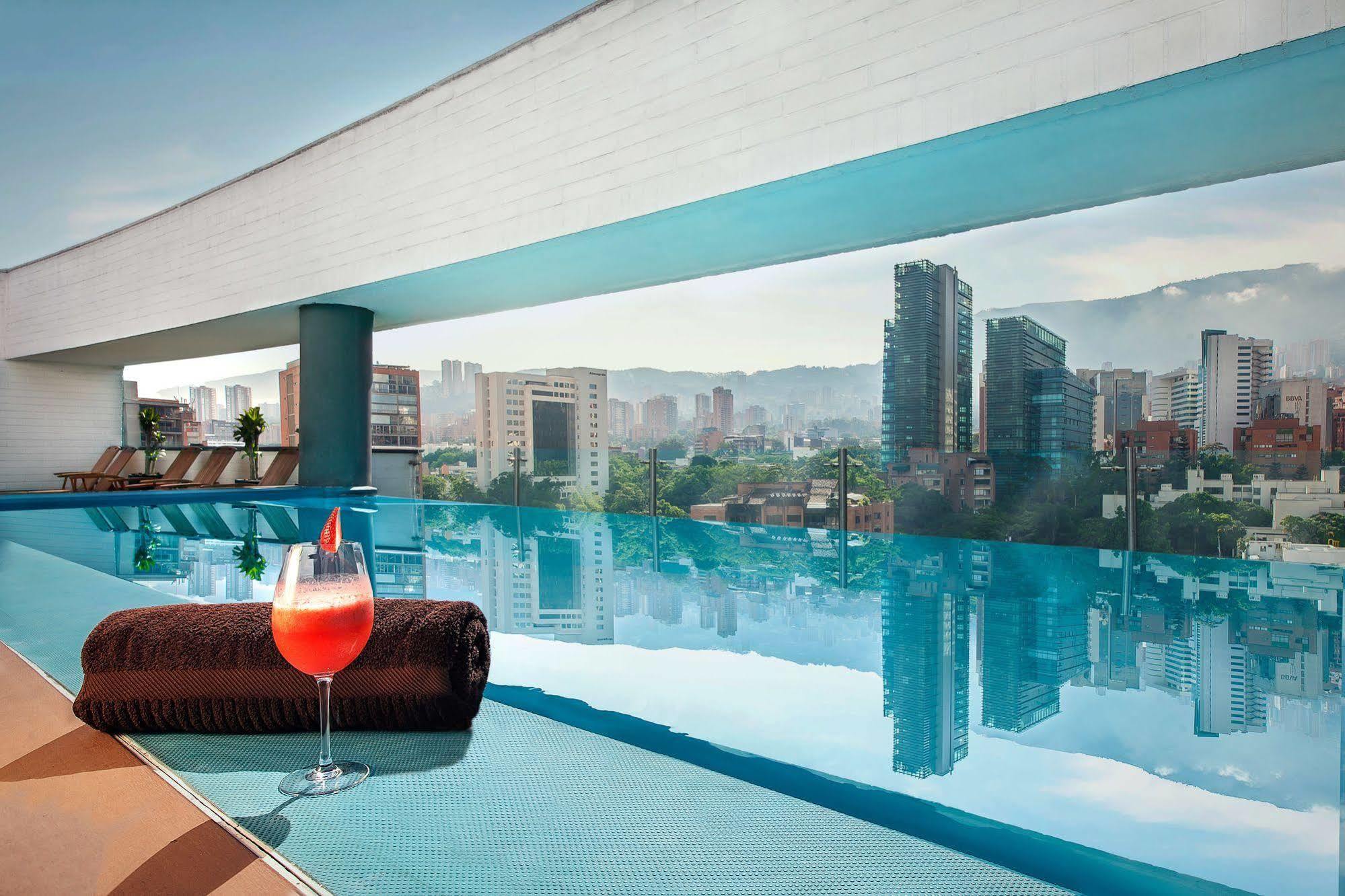 Sites Hotel 메딜린 외부 사진 View from the rooftop pool