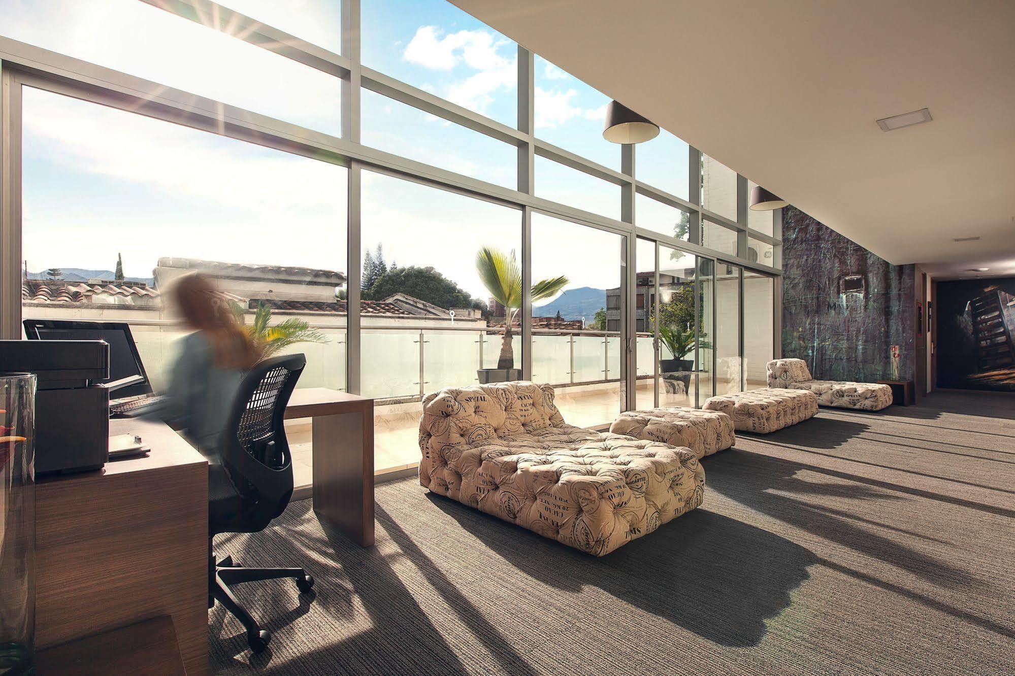Sites Hotel 메딜린 외부 사진 Office interior